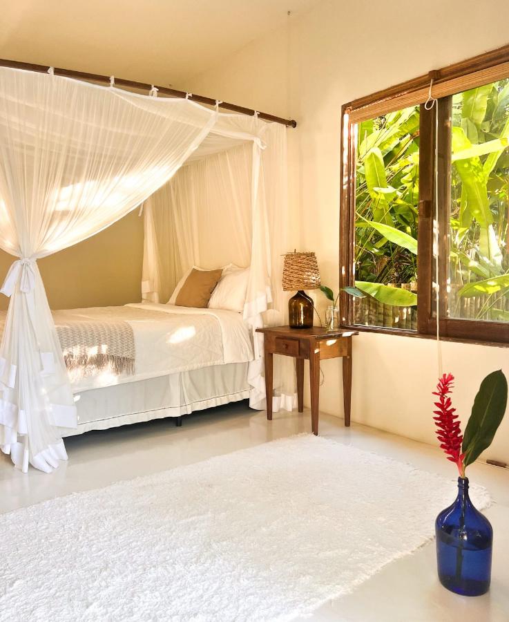Suite met Queensize Bed en Uitzicht op het Zwembad