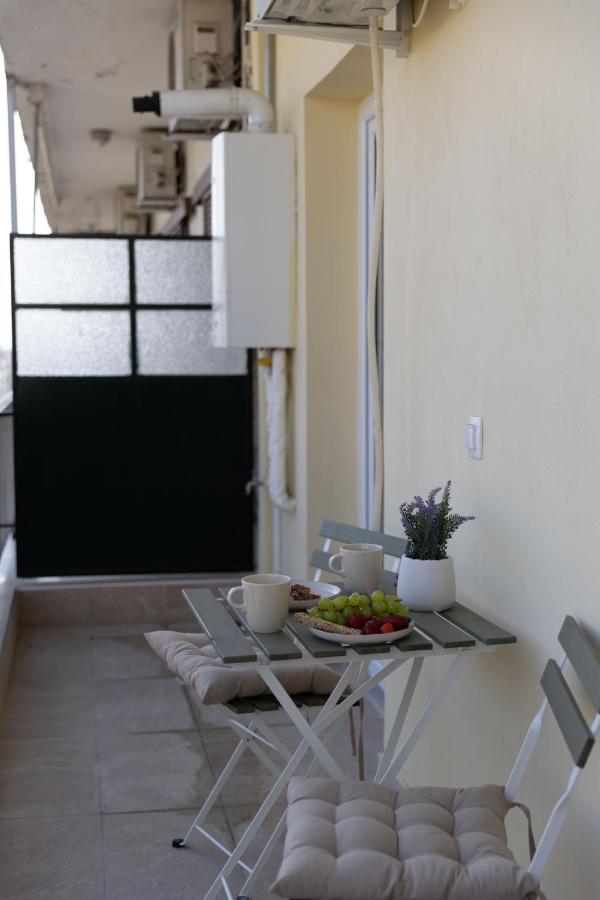 Stylish 2BR Central with Balcony & Work Space - B&B Thessaloniki