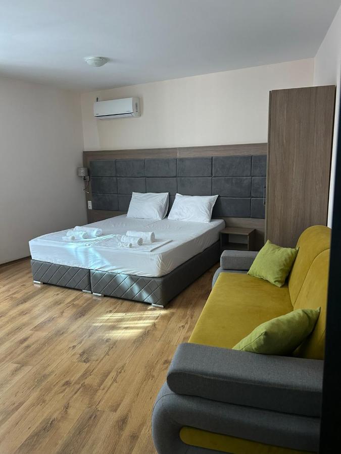 Судио Диксан - B&B Pomorie