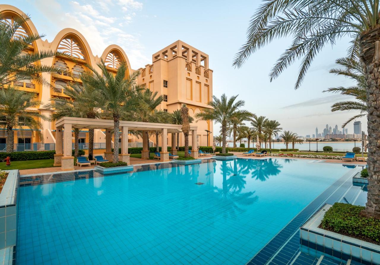 Luxury Beachfront Villa with Private Pool on Palm Jumeirah near Atlantis - Bed and Breakfast Dubai