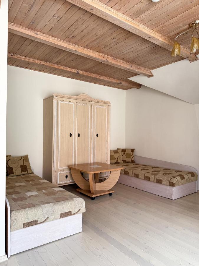 Dreibettzimmer mit Balkon