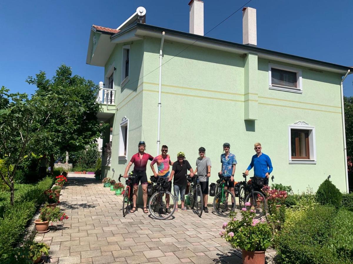 Bujtina Bashllari - B&B Zvarisht