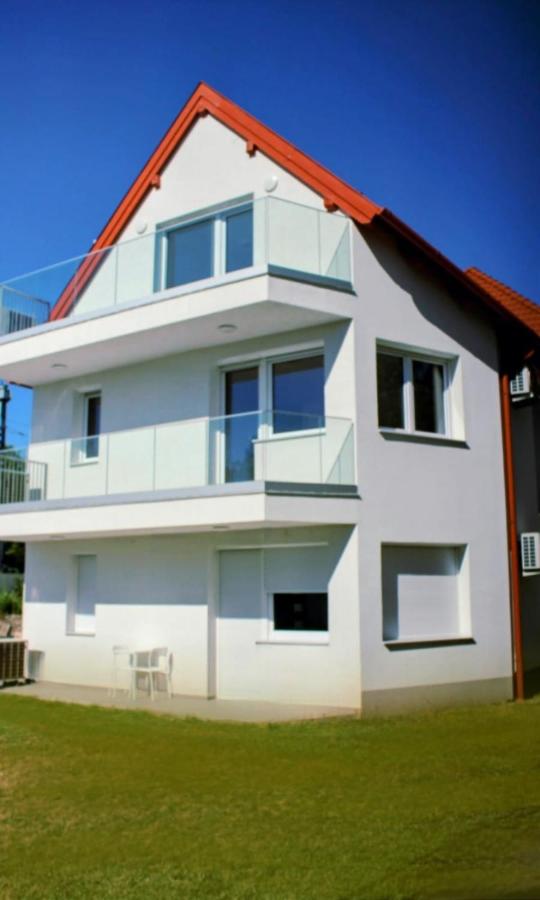 Nyugalom Apartman - Ferienwohnung Balatonkenese