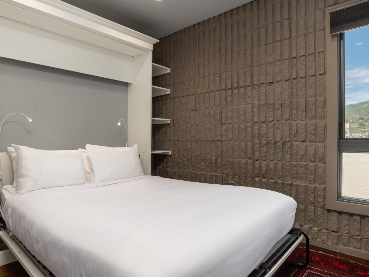 Three-Bedroom Deluxe Apartment