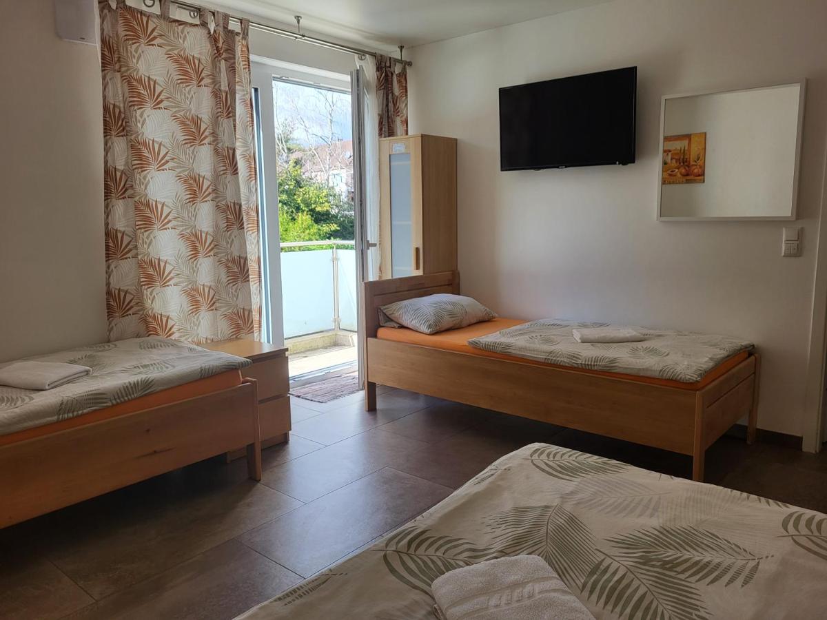 Dreibettzimmer mit Gemeinschaftsbad