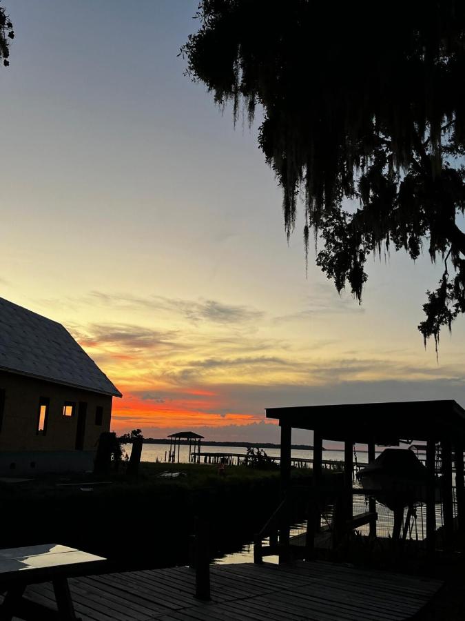 The Sunset Cove - Hot Tub & Waterfront Peace - Chambres d’hôtes Saint Augustine