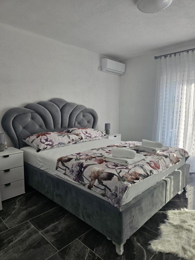 Three-Bedroom Deluxe Apartment