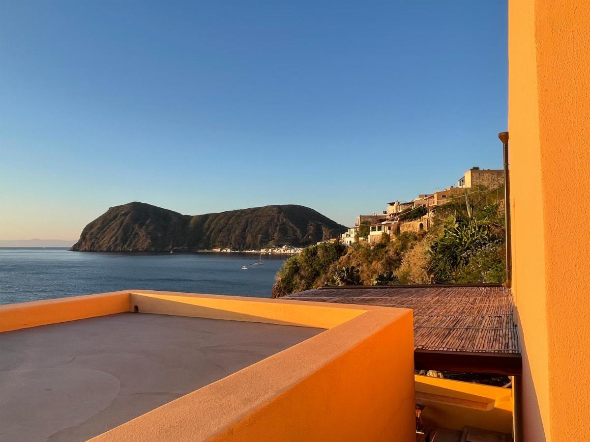 casa incastonata nel mare - B&B Canneto