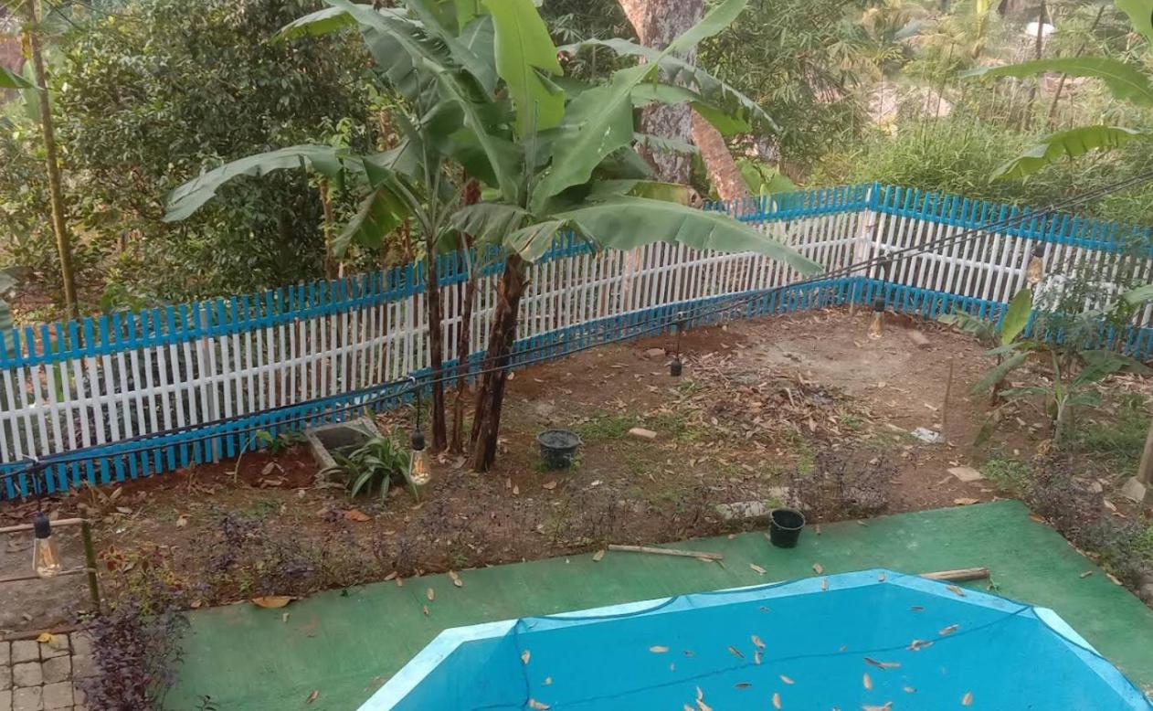 Villa Daenk Bogor - B&B Cinagara Hilir