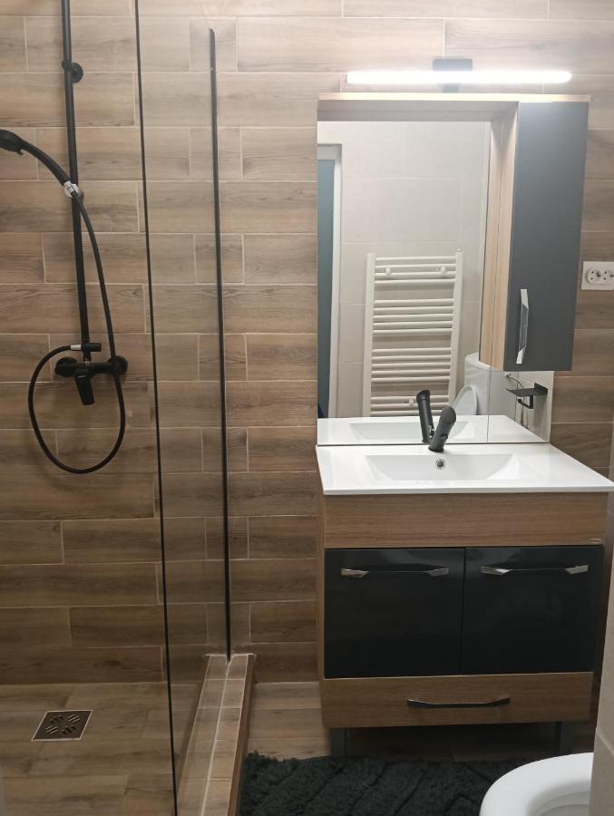 Spital 1 cameră studio - B&B