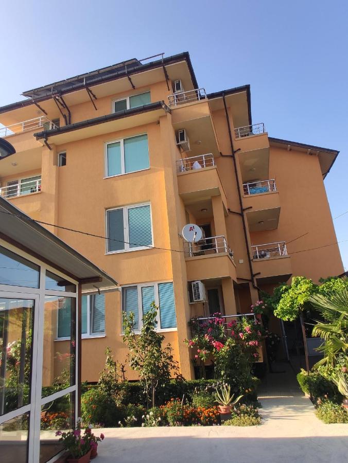стаи за гости Левтерови - B&B Chernomorets
