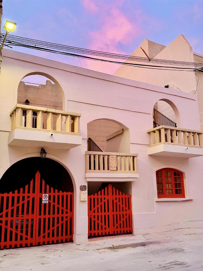 See You Mystic Flowers - B&B Għarb