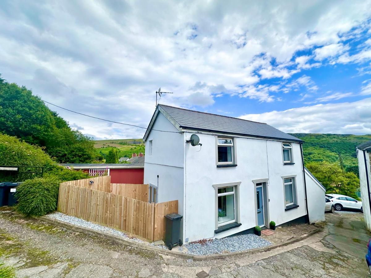 Brecon beacons Cottage with Cinema Room sleeps 5 - B&B