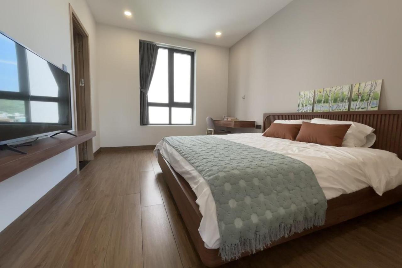 One-Bedroom Apartment with Sea View