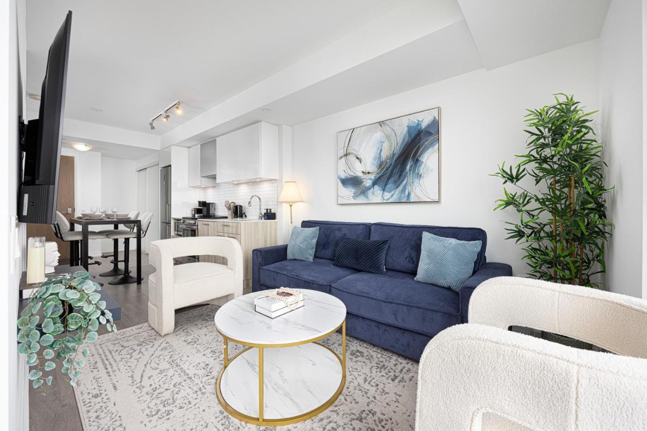 Luxury and Spacious Suite Steps To Eaton Center - B&B Toronto