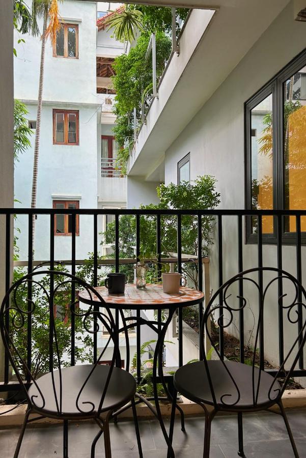 wecozy Tu Hoa - Modern 1BR Apartment, West Lake View - B&B Hanoi