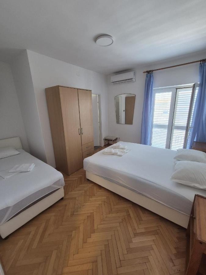 Apartment mit Balkon