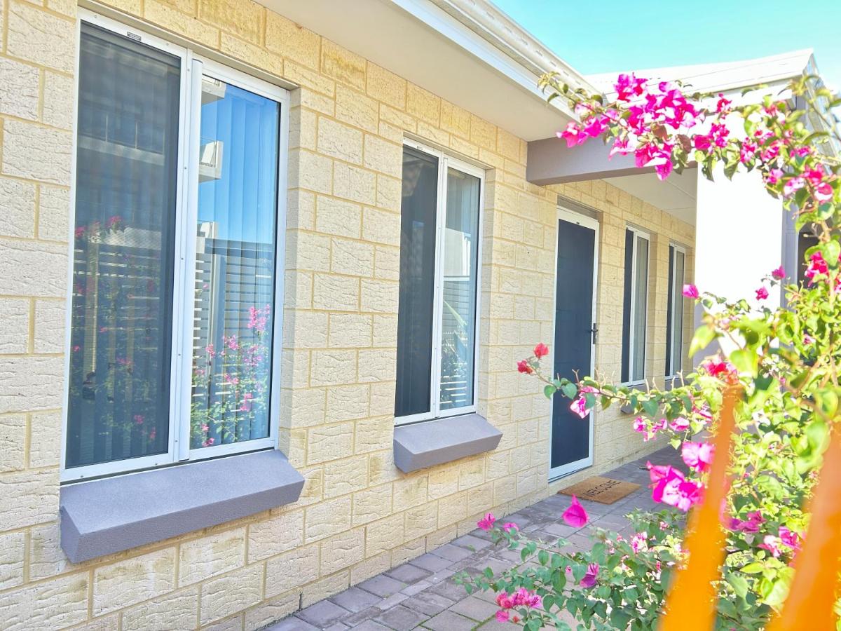 Central Vic Park Gem - Walk to Food Strip and More - B&B