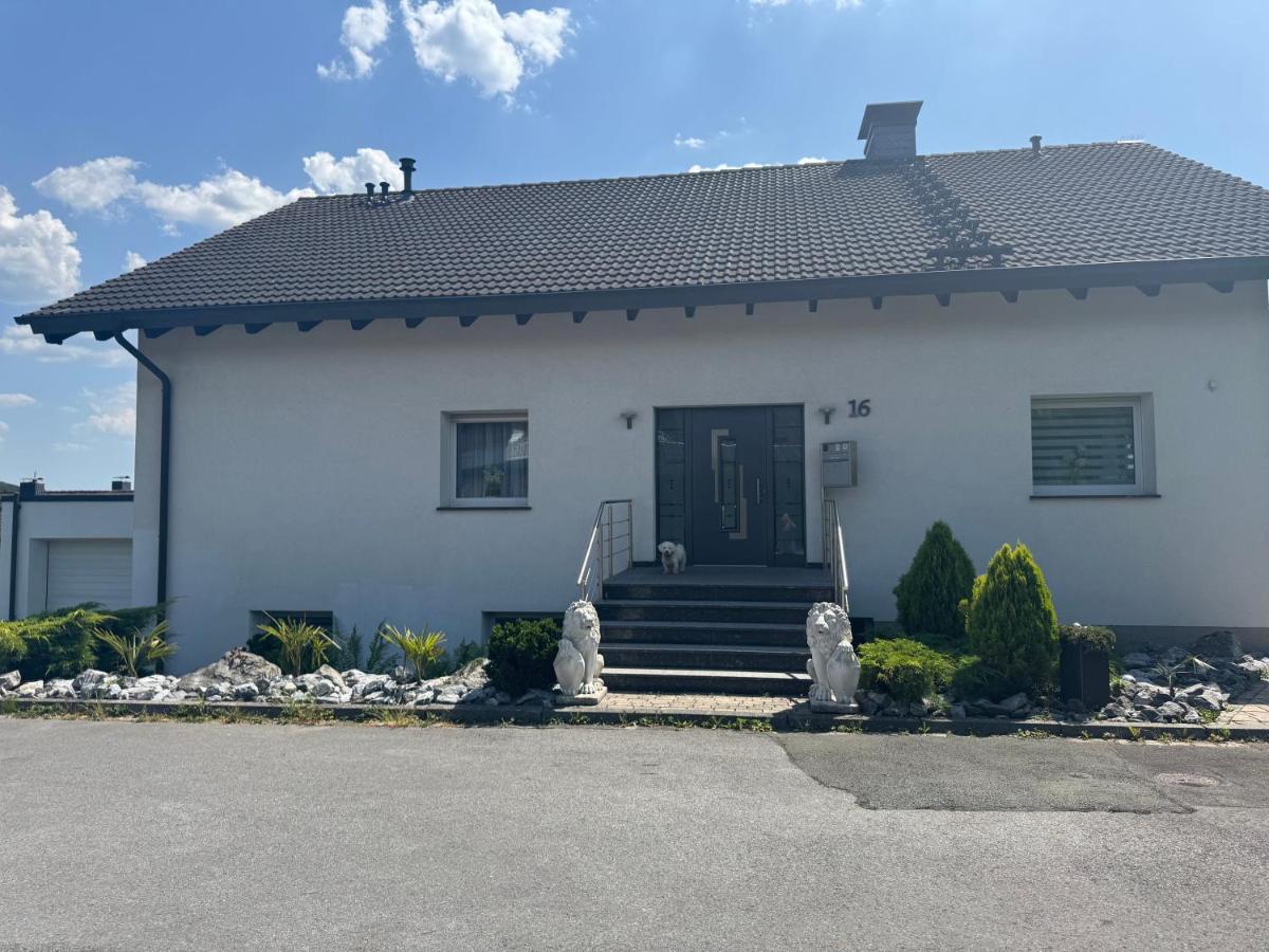 Villa Kaja mit traumhaftem Blick auf den Möhnesee - B&B