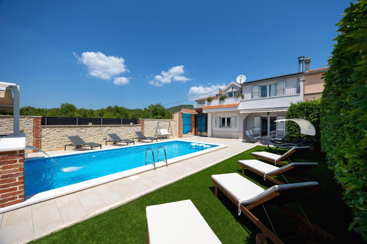Villa Vision with Heated Pool & Jacuzzi in Sestanovac - Ferienwohnung Kreševo