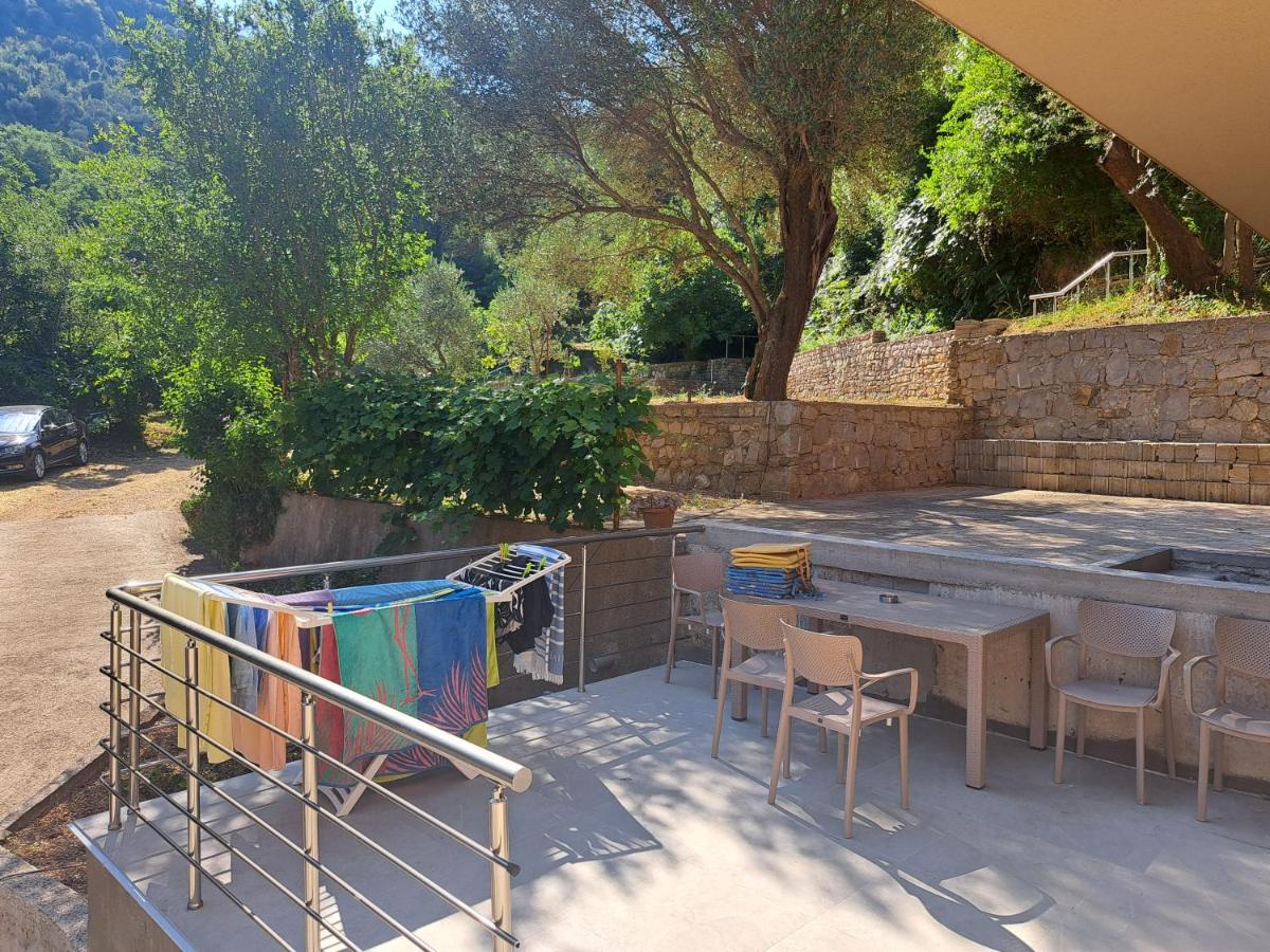Estudio con vistas a las montañas