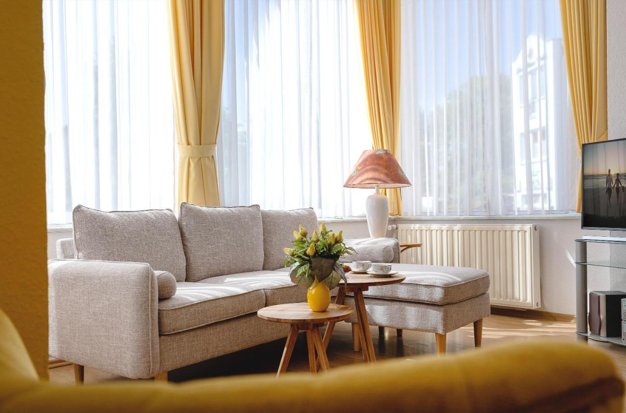 Two-Bedroom Apartment with Shower 