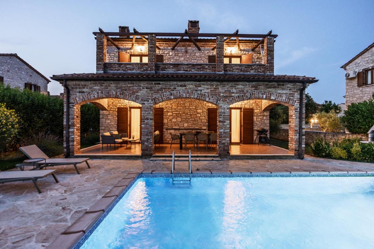 Rustic Villa Lara with pool - B&B