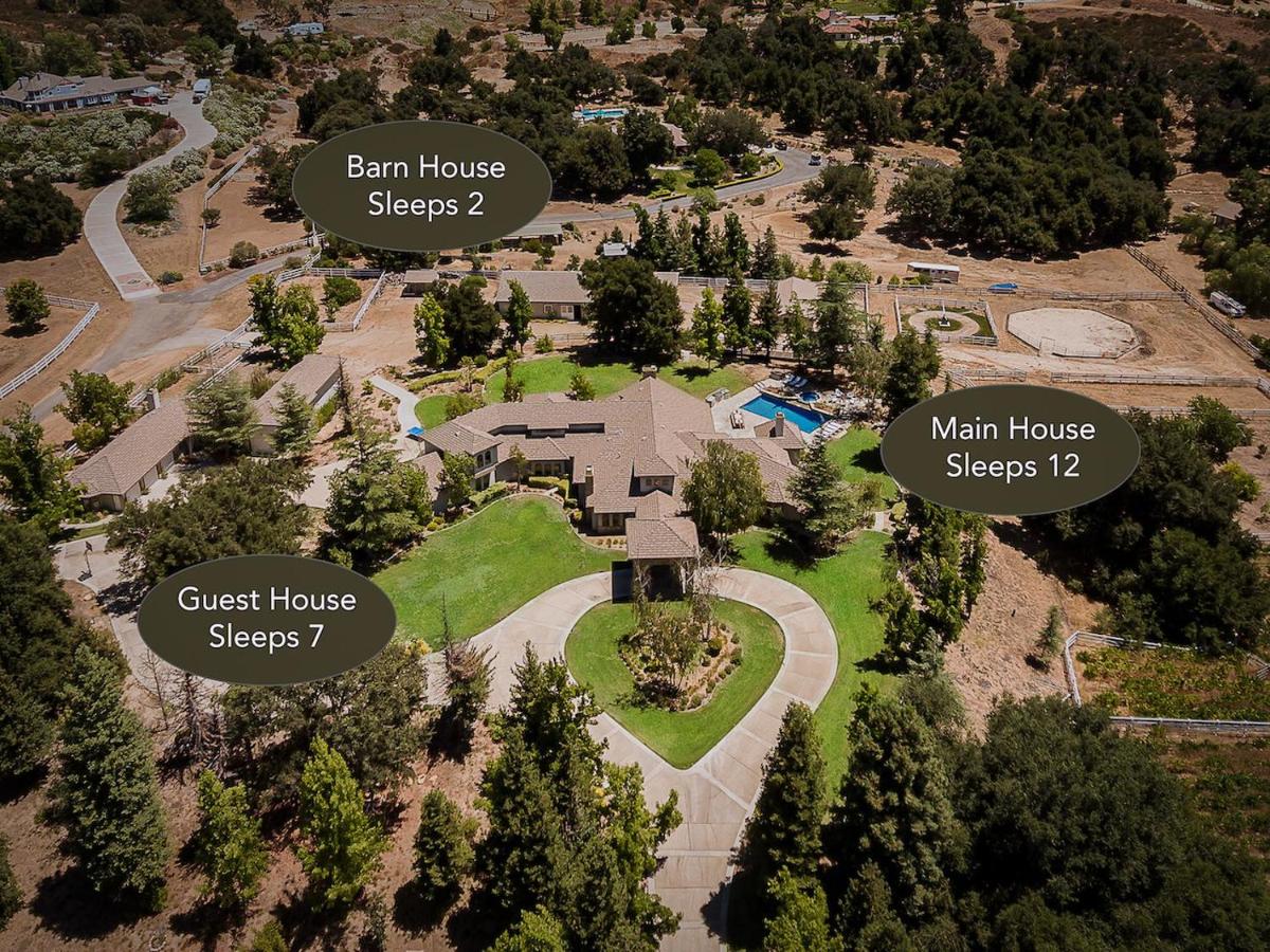 The Oaktree Estate by Fieldtrip 7 Acre Private Resort with Lake Pool Vineyard - B&B