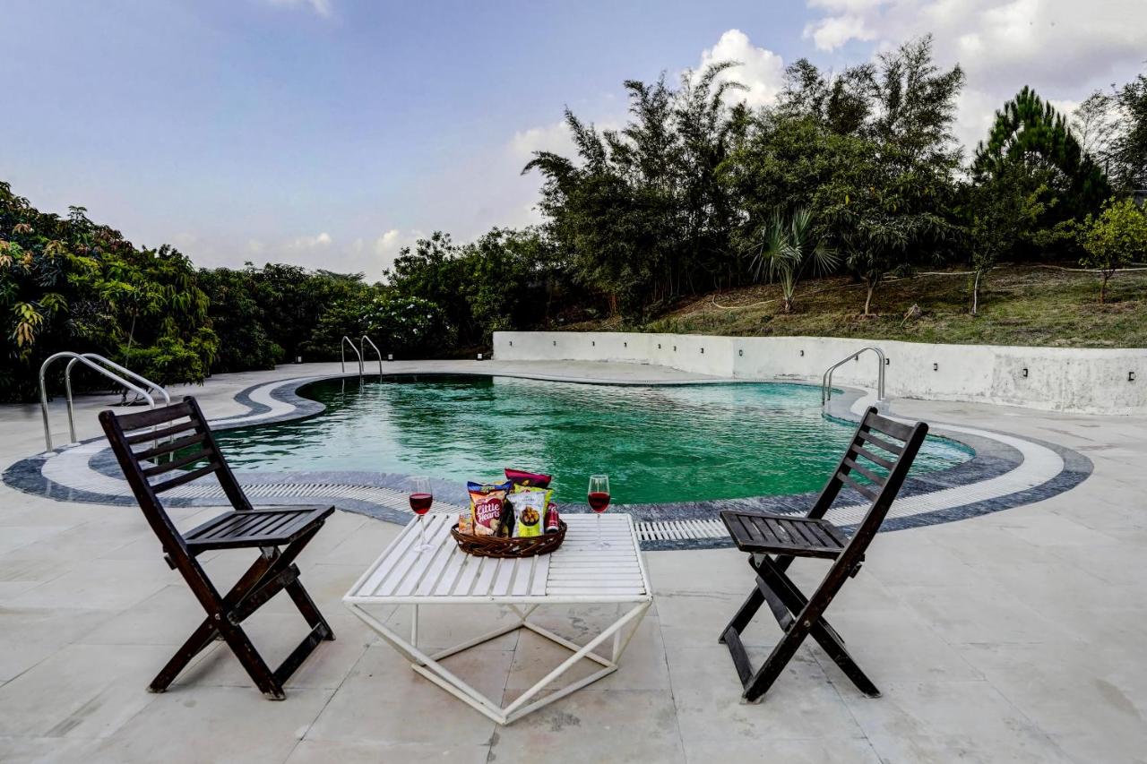 Alaya Stays Fortezza Pet-friendly 6-BHK Farmhouse With Private Pool, Gazebo & Lush Garden - B&B