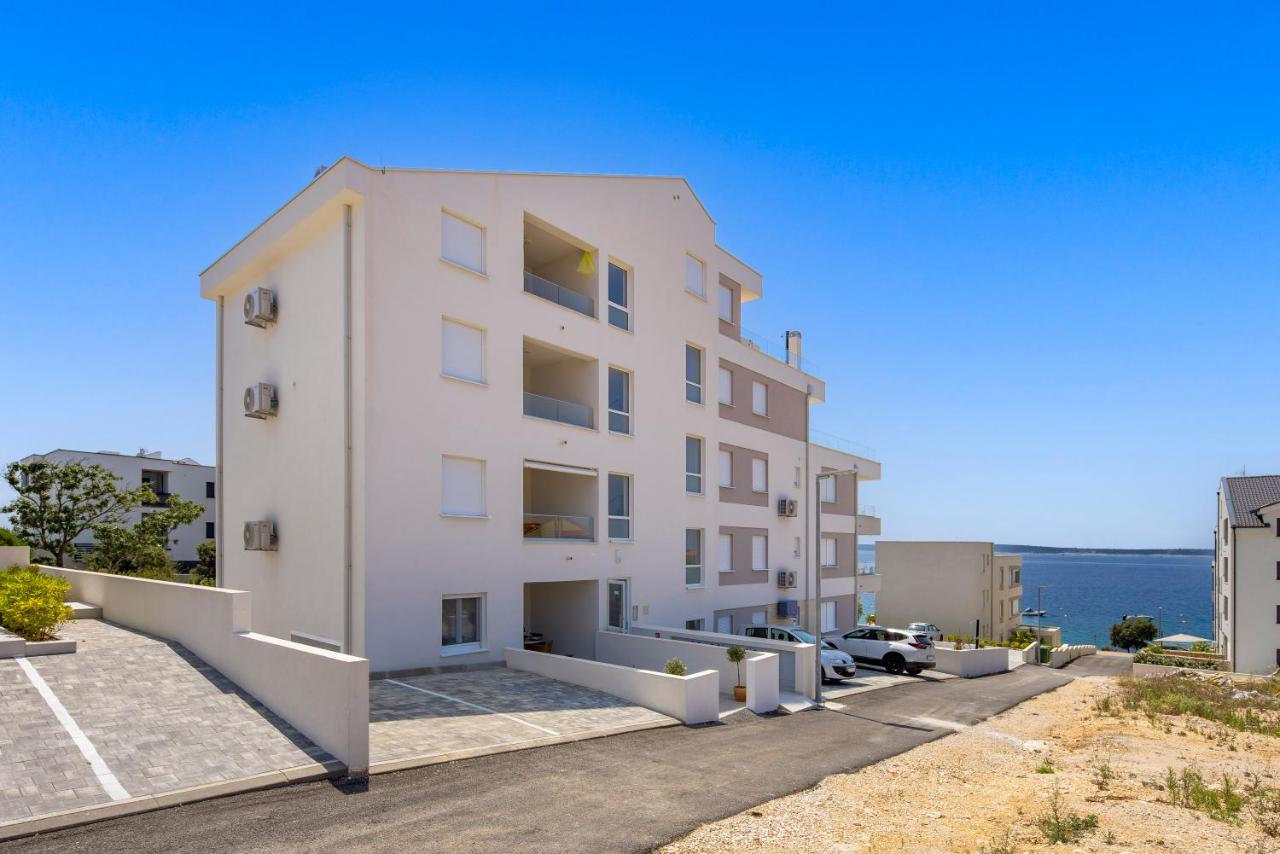 Angelika's white blue holiday home - Ferienwohnung Mandre
