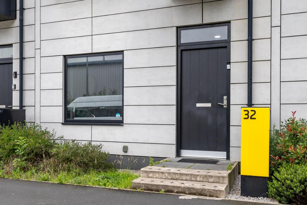 Large Townhouse 5 Beds with Two Parking Spaces - Manchester City Centre - Chambres d’hôtes Manchester
