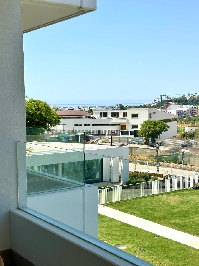 Stylish 3-Bedroom Apartment in Azahar de Estepona - Chambres d’hôtes Estepona