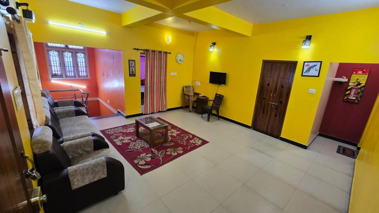 Golden view home stay ooty - B&B Ooty