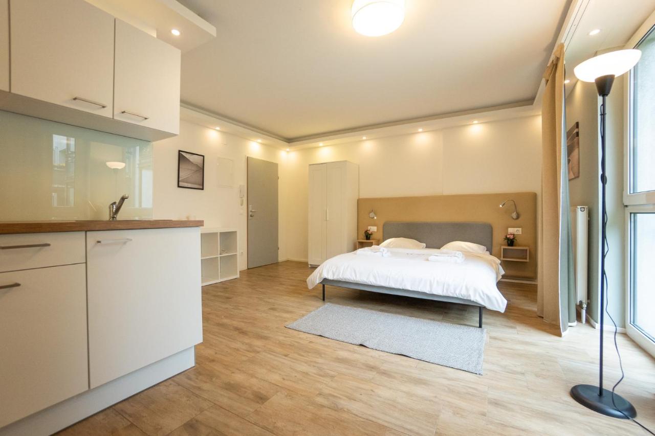 Urban Studio with Queen-Size Bed, Self Check-in - Ferienwohnung Wien