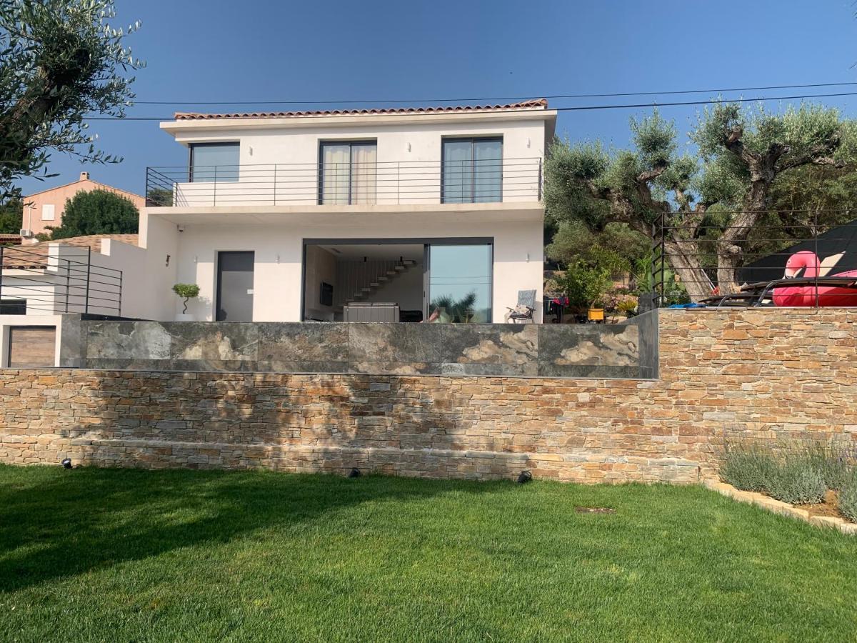 Très belle villa a 10 mn de la plage de Bandol - Bed and Breakfast Le Castellet