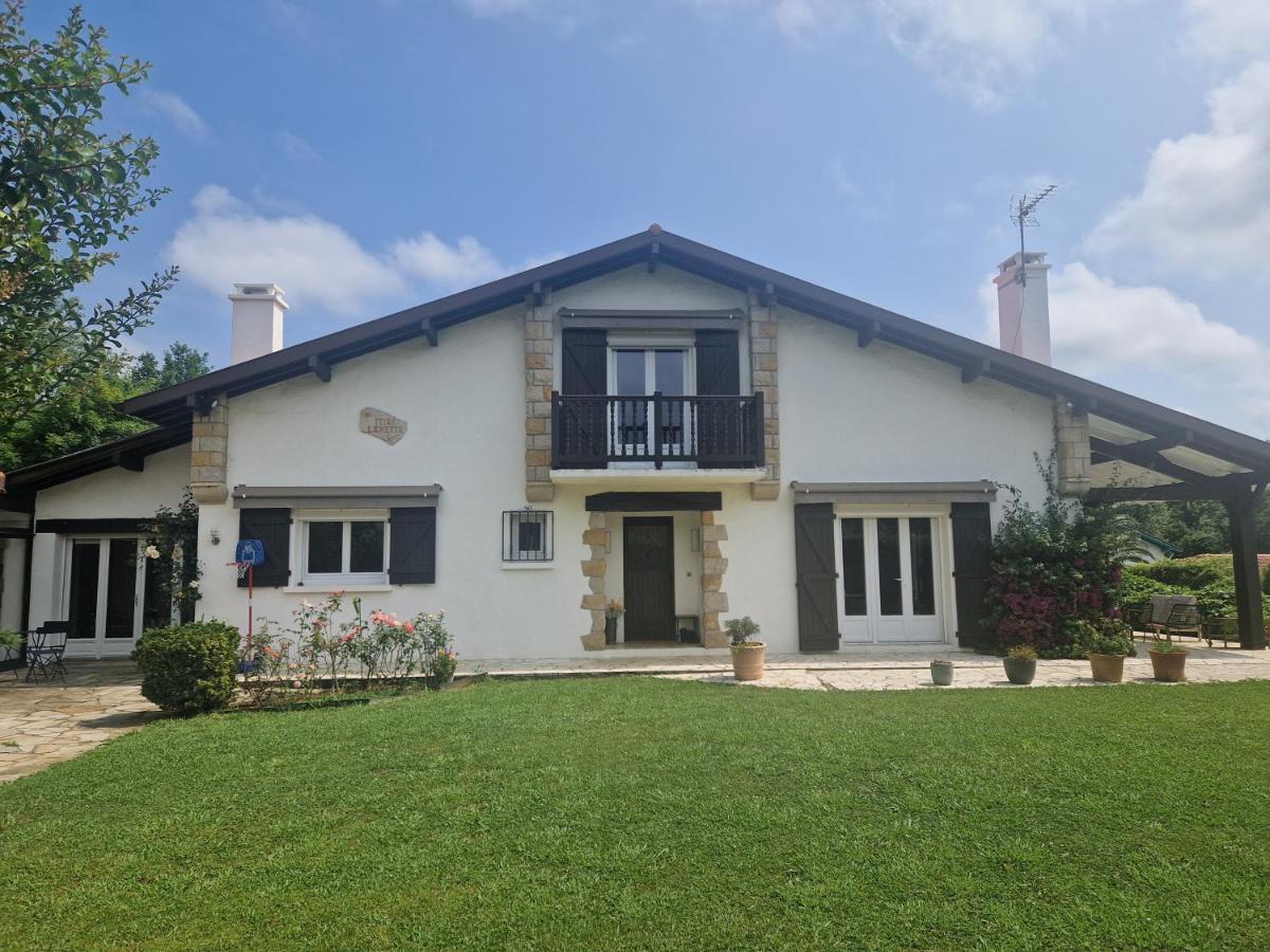 Villa basque piscine chauffée - B&B