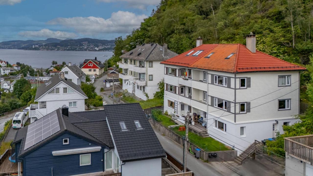 Mountain View & Balcony - Newly Renovated Apartment - B&B