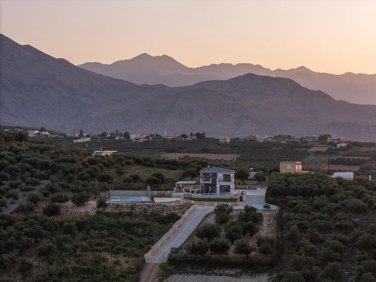 Serenia Exclusive Residence, Νewly built hilltop villa with Infinity Pool, Sea View & Near the Beach - B&B