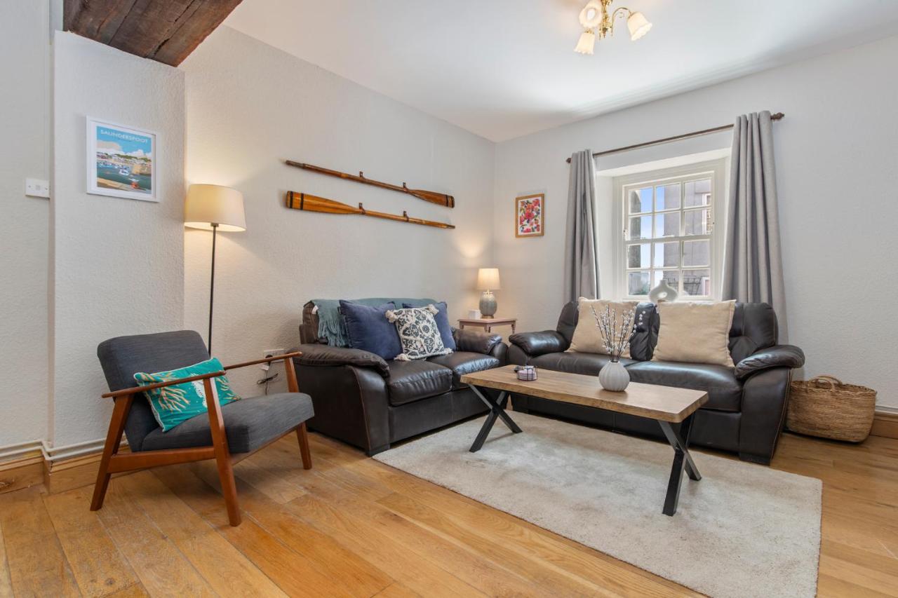 The Old Cottage - Central Location Near the Beach - Ferienwohnung Saundersfoot