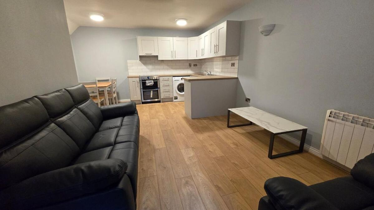 Charming 2-Bed, 1-Bath Apartment, Galway City - Bed and Breakfast Galway