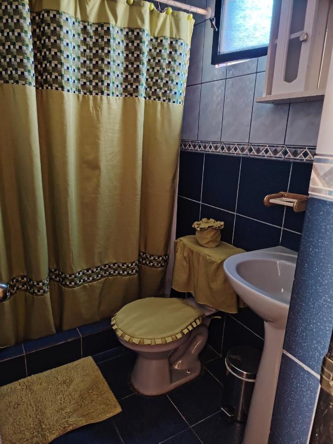 Tweepersoonskamer met 2 Aparte Bedden en Eigen Badkamer