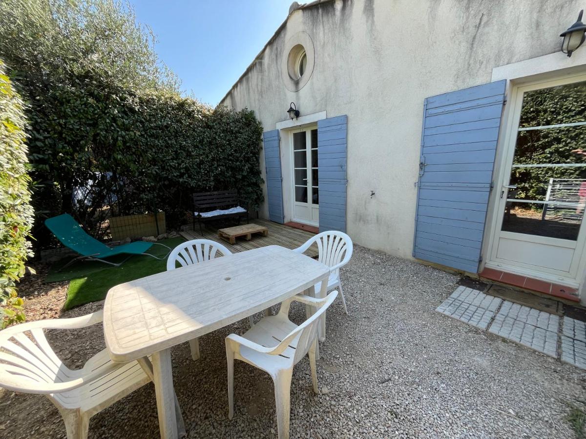 LES VIEUX CABASSOLS VENELLES - B&B
