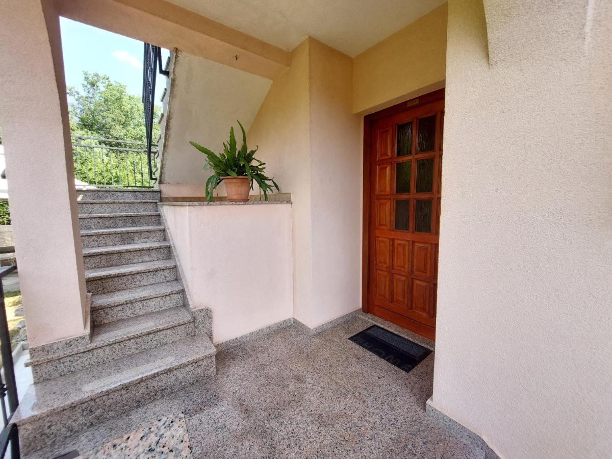 Apartment mit Balkon