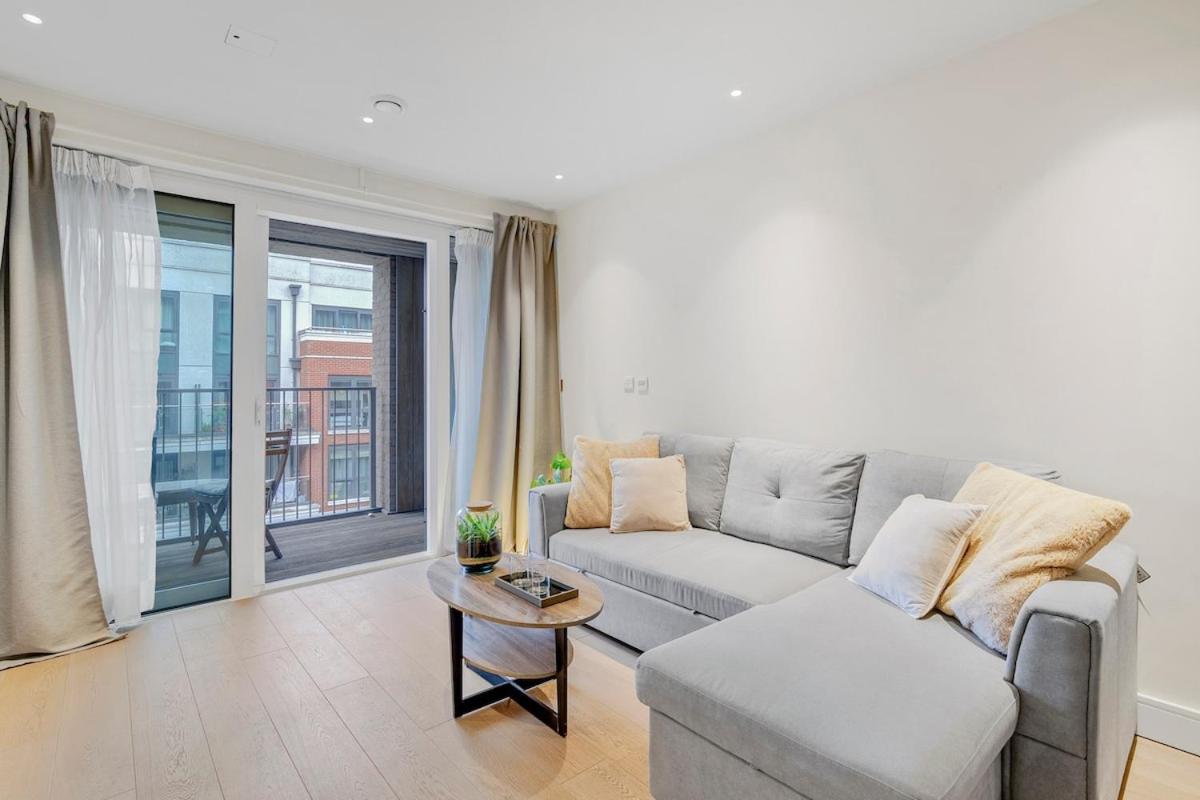 Cosy Manhattan Studio with Balcony - Ferienwohnung London