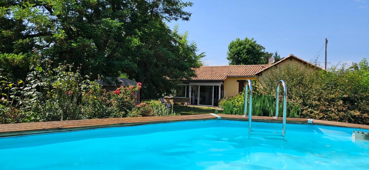 Maison avec piscine et jardin d'arbres fruitiers - B&B