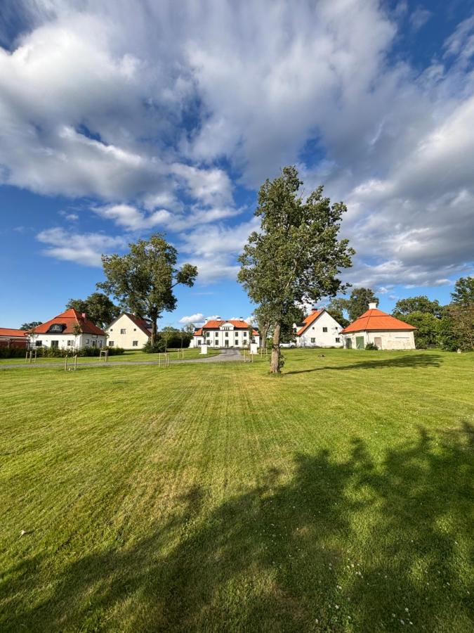 Östra Flygeln Grinda Säteri - B&B