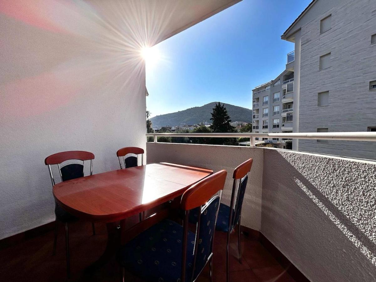 Stylish 1 Bedroom Apartment Budva - B&B Budva