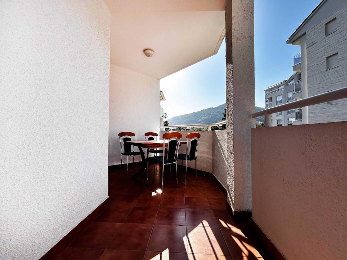 Stylish 1 Bedroom Apartment Budva - Bed and Breakfast Budva