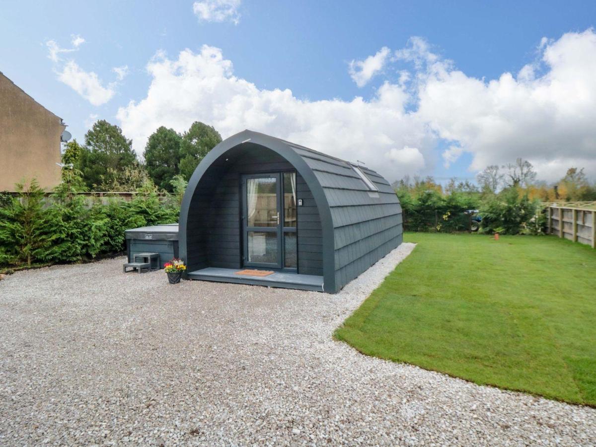Bumblebee Glamping Pod - Bed and Breakfast Wilton
