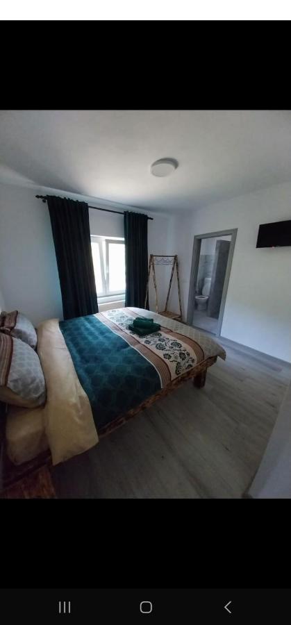 Deluxe Zimmer (2 Erwachsene & 1 Kind)